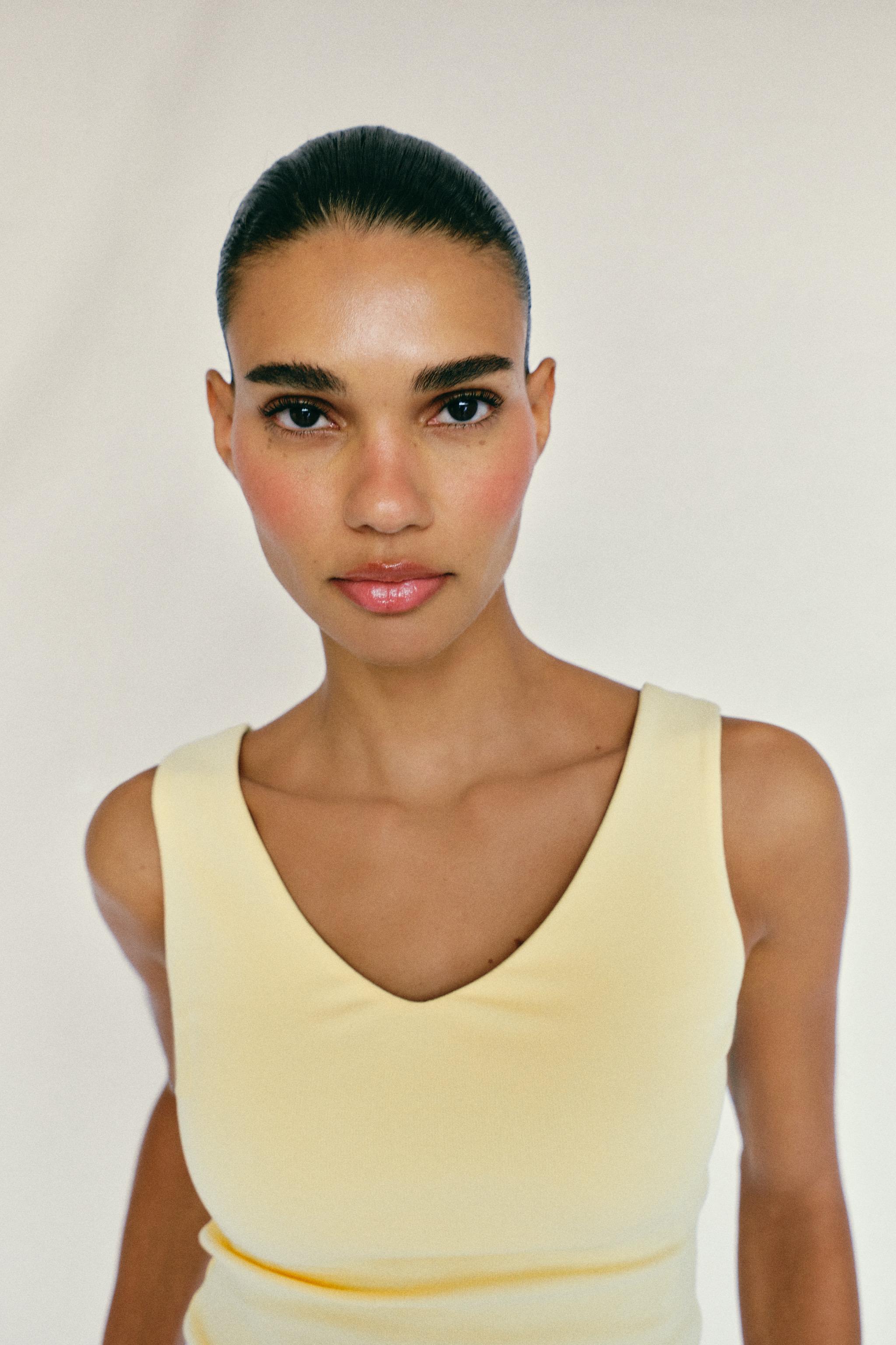OFF-THE-SHOULDER T-SHIRT
